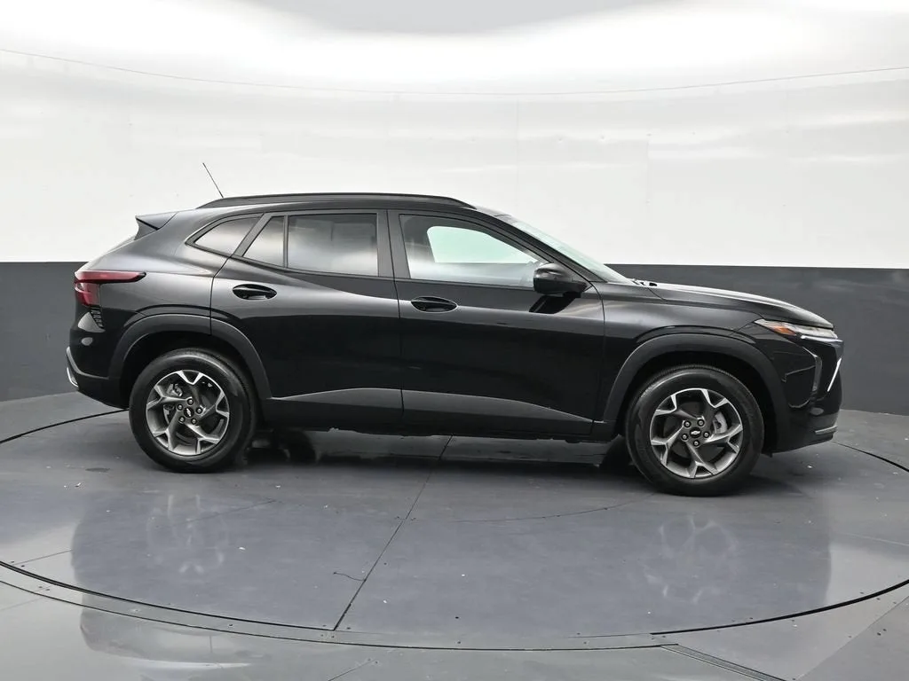 2024 Chevrolet Trax LT photo 6