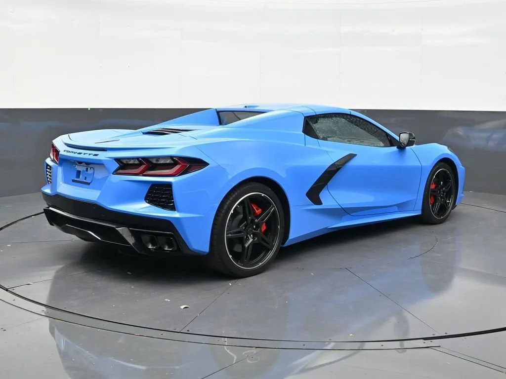 2025 Chevrolet Corvette Stingray 2LT photo 5