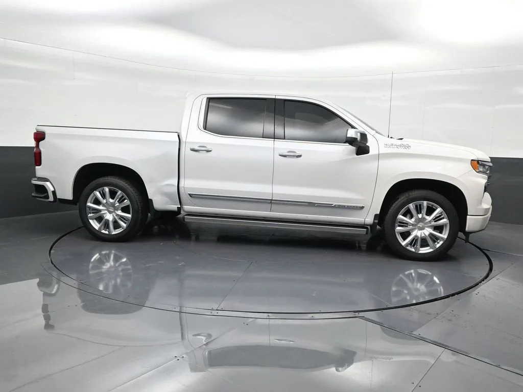 2023 Chevrolet Silverado 1500 High Country photo 7