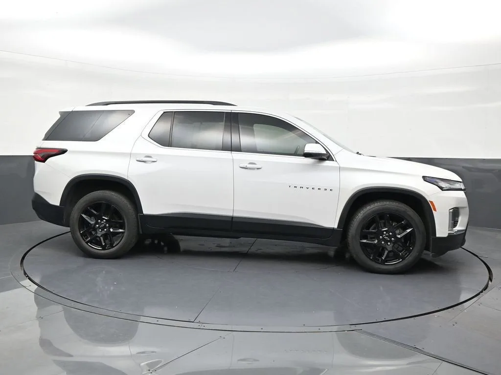 2022 Chevrolet Traverse LT Cloth photo 6