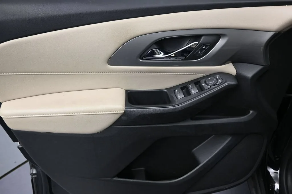 2023 Chevrolet Traverse LS photo 11