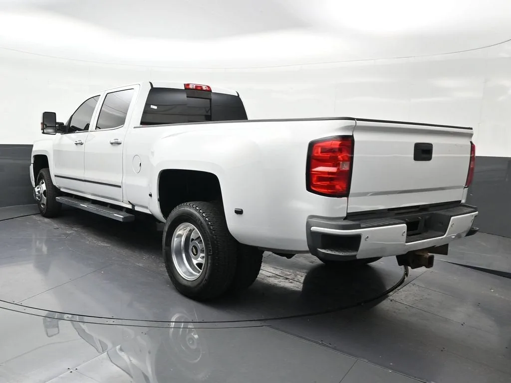 2019 Chevrolet Silverado 3500 HD High Country photo 3