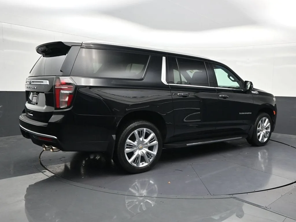 2024 Chevrolet Suburban High Country photo 5