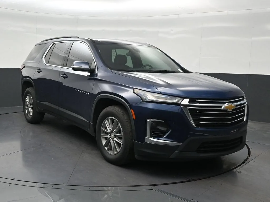 2023 Chevrolet Traverse LT Cloth photo 8