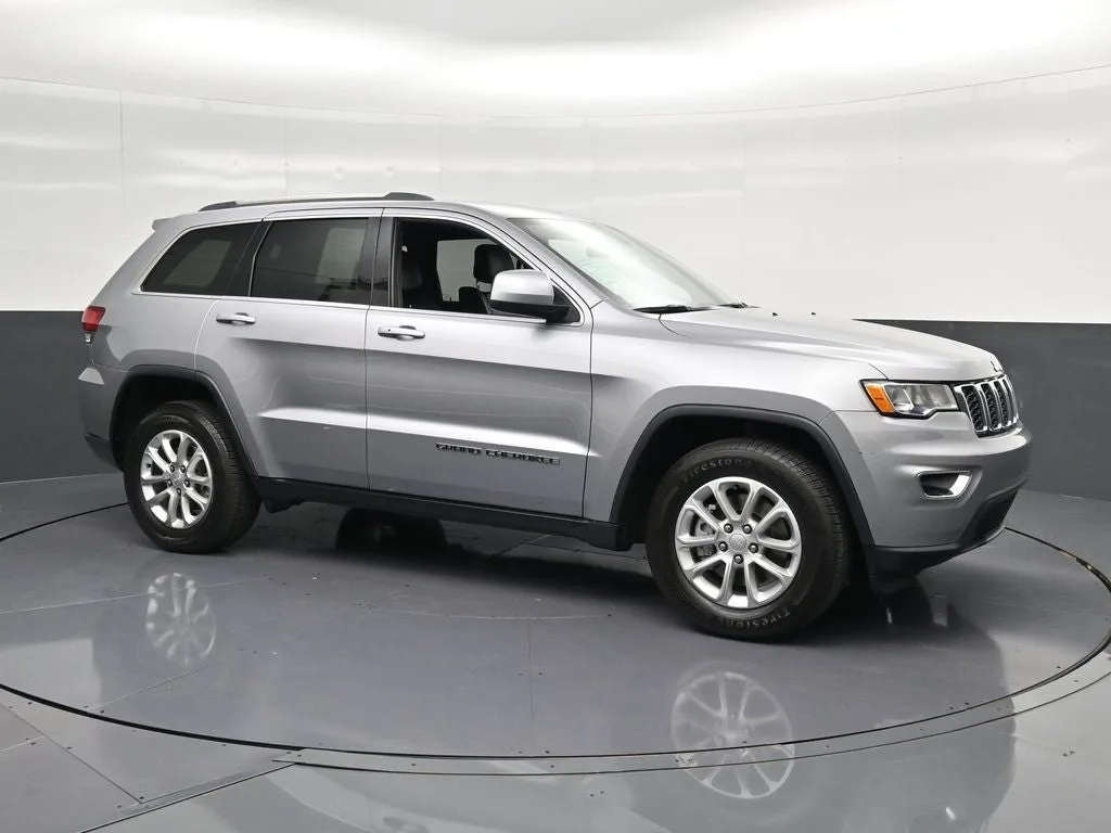 2021 Jeep Grand Cherokee Laredo E photo 2