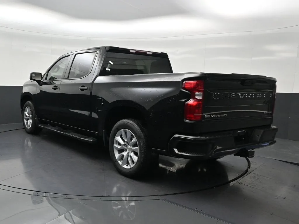 2023 Chevrolet Silverado 1500 Custom photo 3