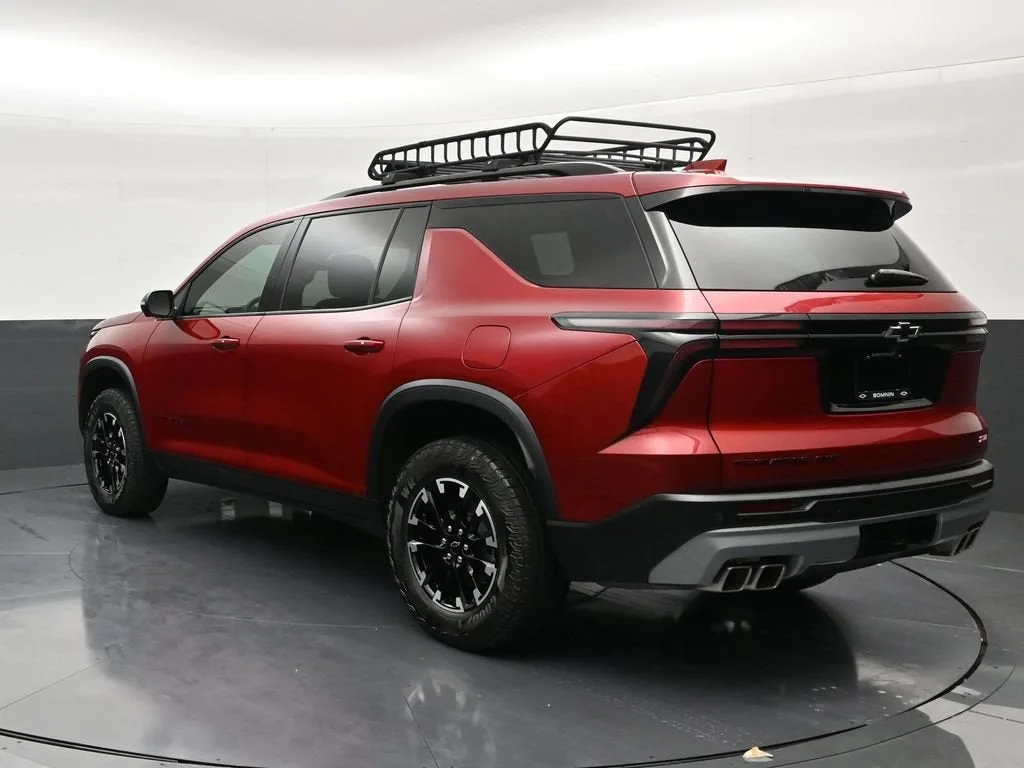 2024 Chevrolet Traverse Z71 photo 3