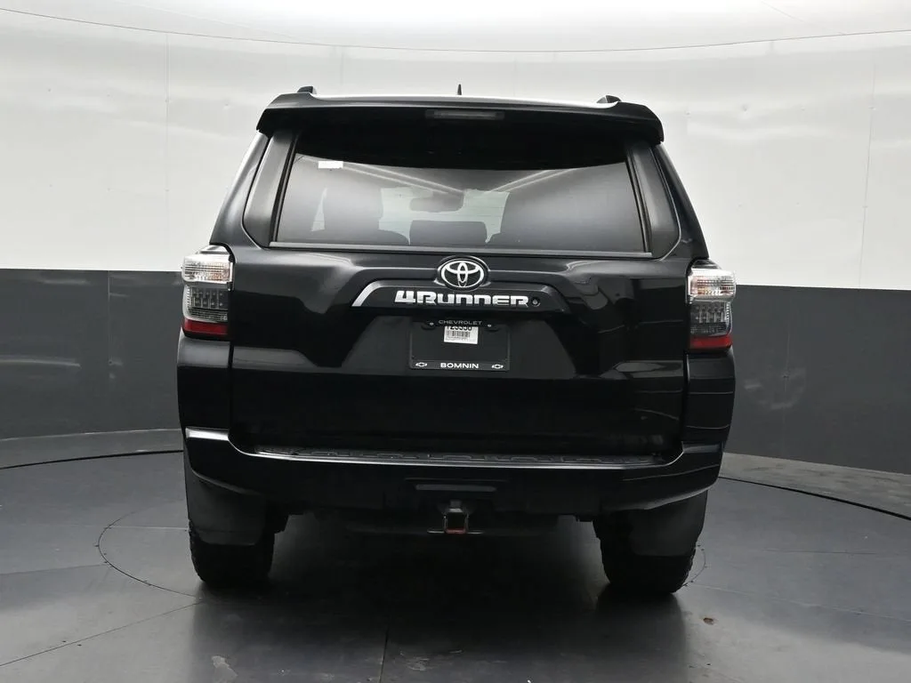 2021 Toyota 4Runner SR5 photo 4