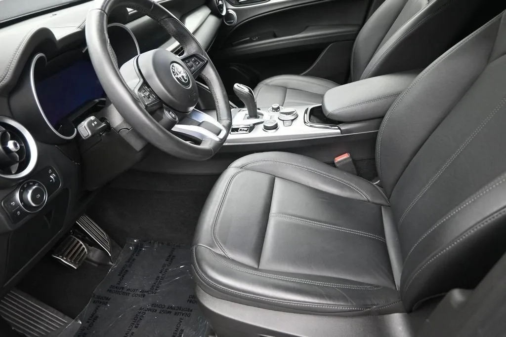2024 Alfa Romeo Stelvio Ti AWD photo 12