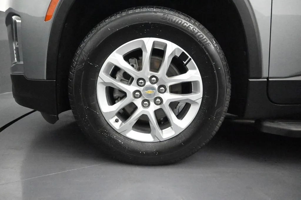 2023 Chevrolet Traverse LS photo 10