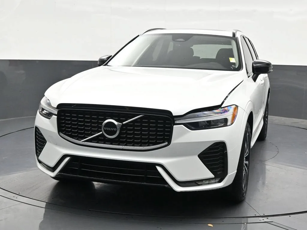 2024 Volvo XC60 B5 Core Dark Theme photo 9