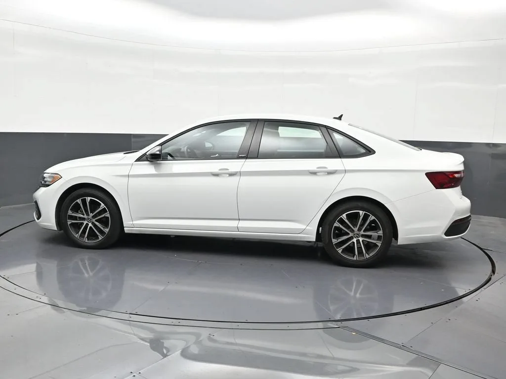 2023 Volkswagen Jetta 1.5T Sport photo 2