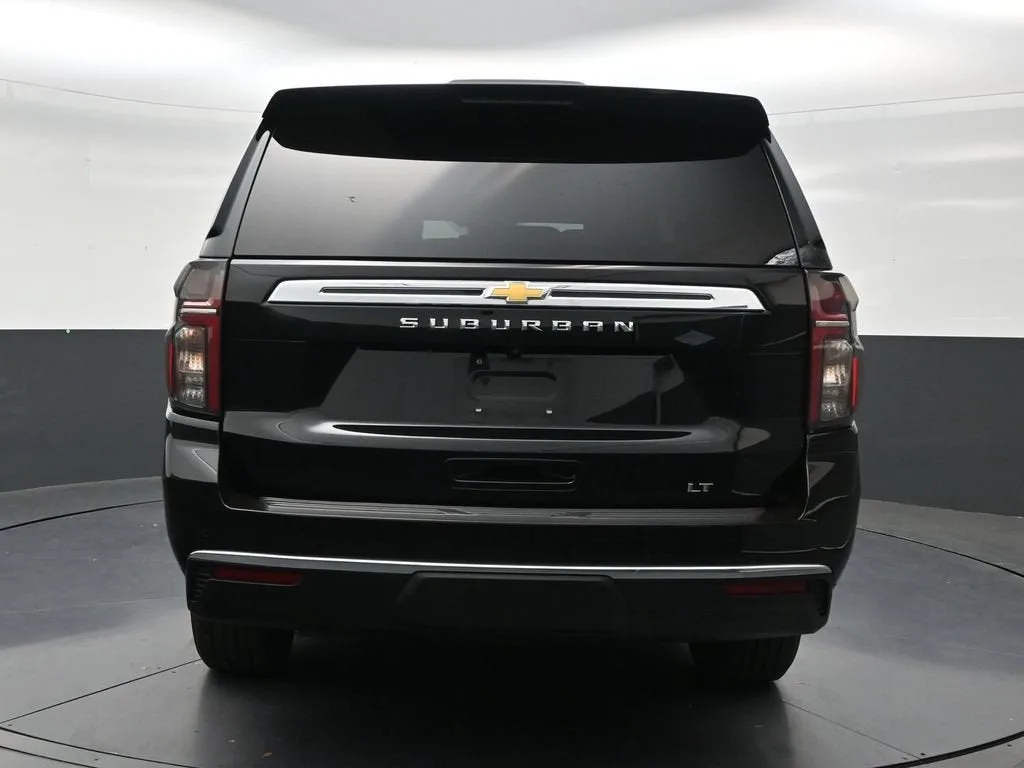 2024 Chevrolet Suburban LT photo 4