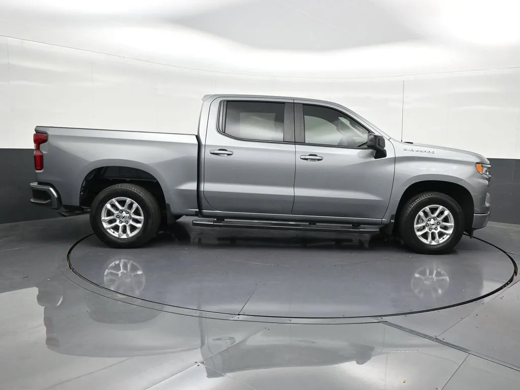 2023 Chevrolet Silverado 1500 RST photo 7