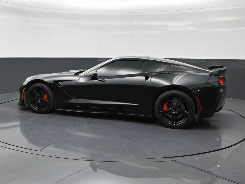 2016 Chevrolet Corvette Stingray 1LT photo 2
