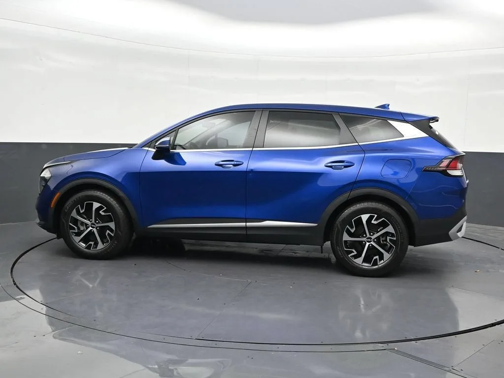 2023 Kia Sportage EX photo 2