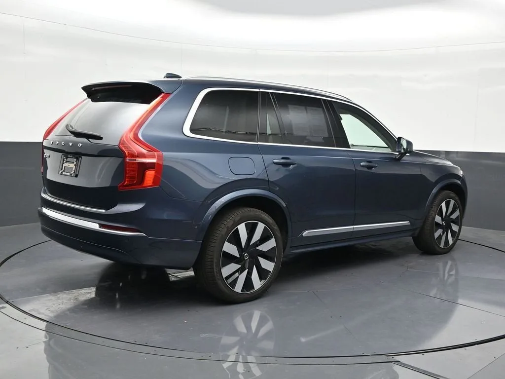 2025 Volvo XC90 Plug-In Hybrid T8 Ultra 6-Seater photo 6