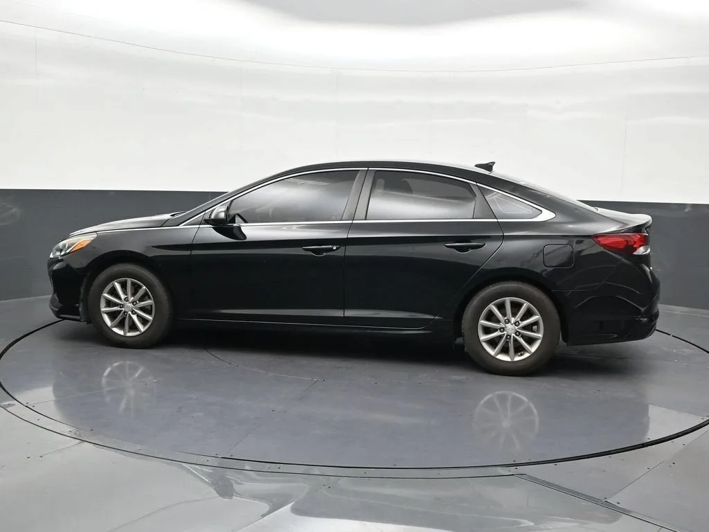 2018 Hyundai Sonata SE photo 2