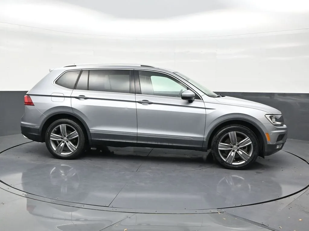 2021 Volkswagen Tiguan 2.0T SEL photo 6