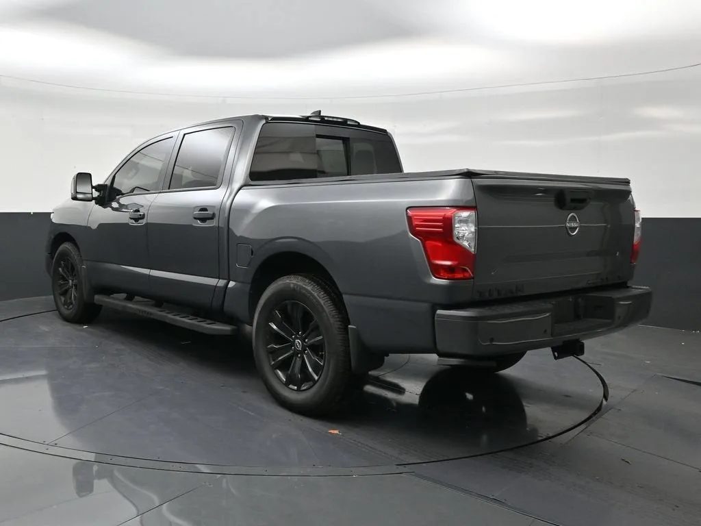 2023 Nissan TITAN Crew Cab SV 4x4 photo 3