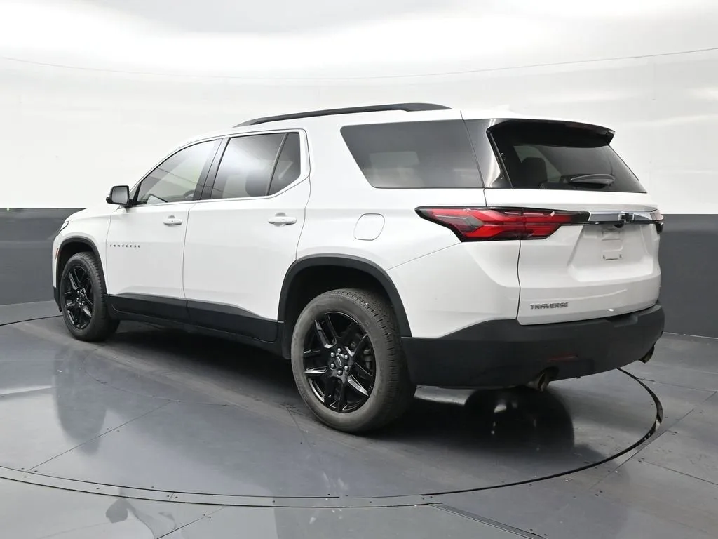 2022 Chevrolet Traverse LT Cloth photo 3