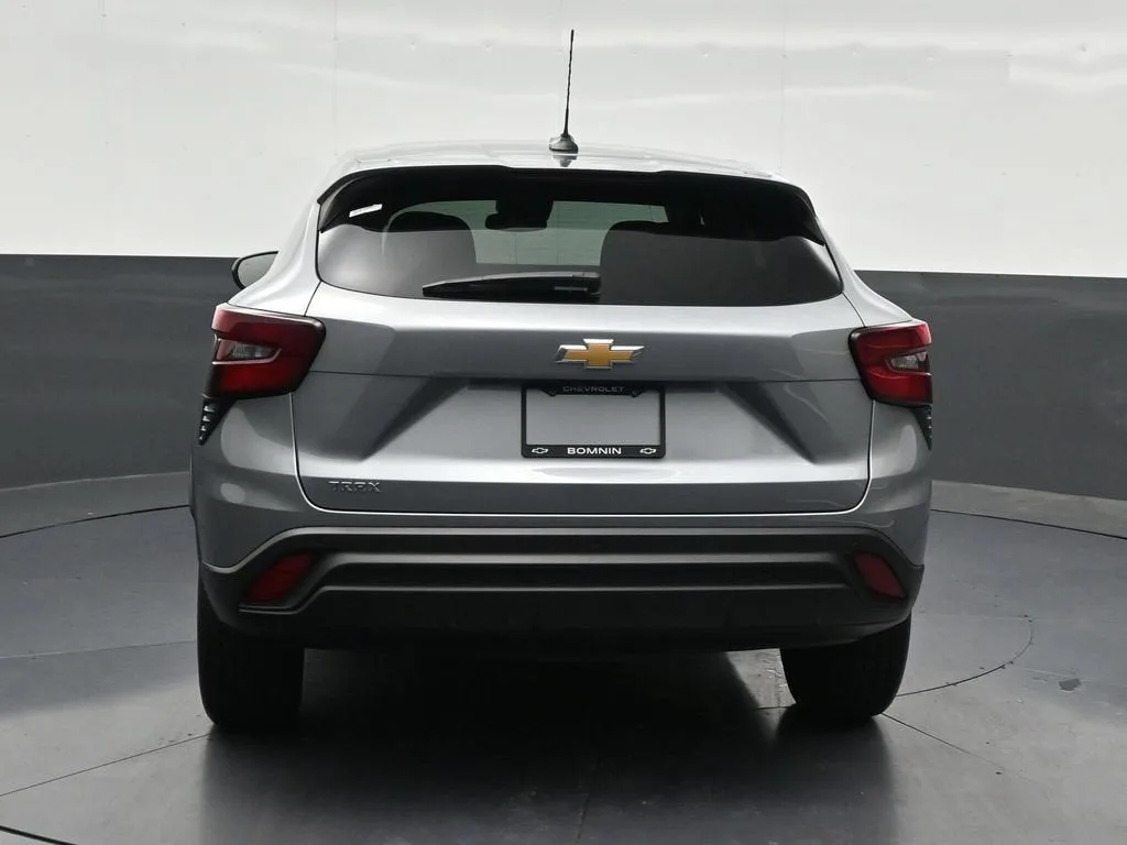 2024 Chevrolet Trax LS photo 4