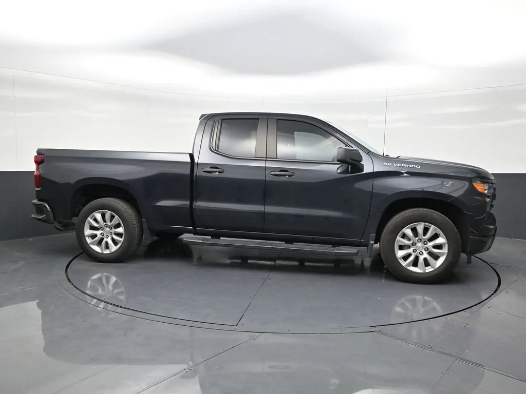 2023 Chevrolet Silverado 1500 Custom photo 6
