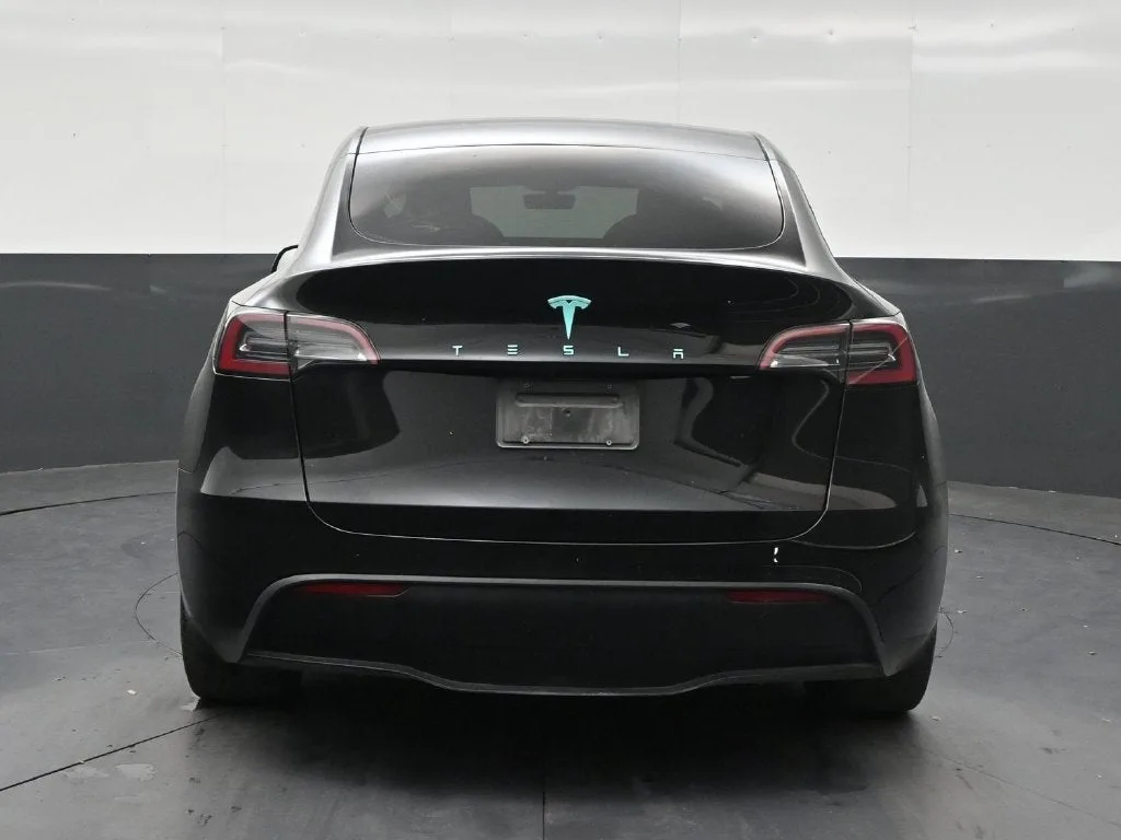 2024 Tesla Model Y LONG RANGE photo 4