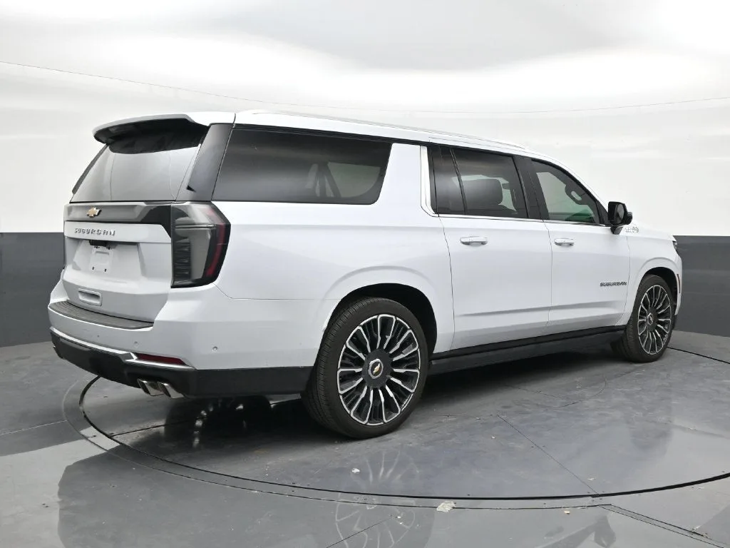 2026 Chevrolet Suburban High Country photo 7