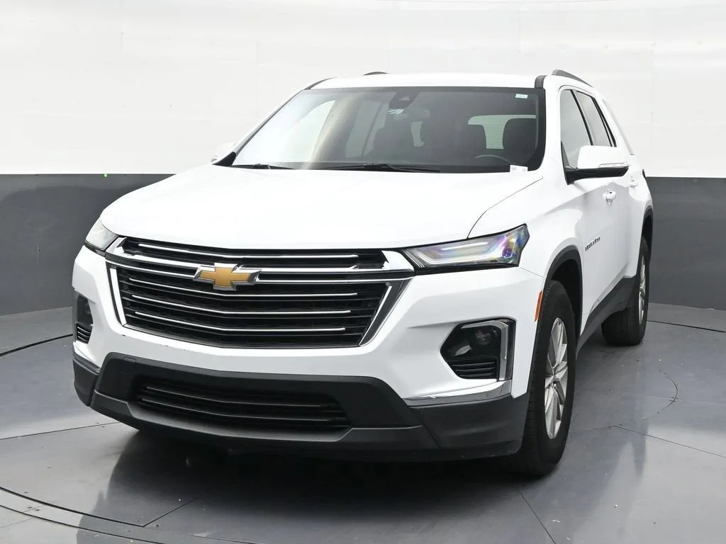 2023 Chevrolet Traverse LT Cloth photo 8