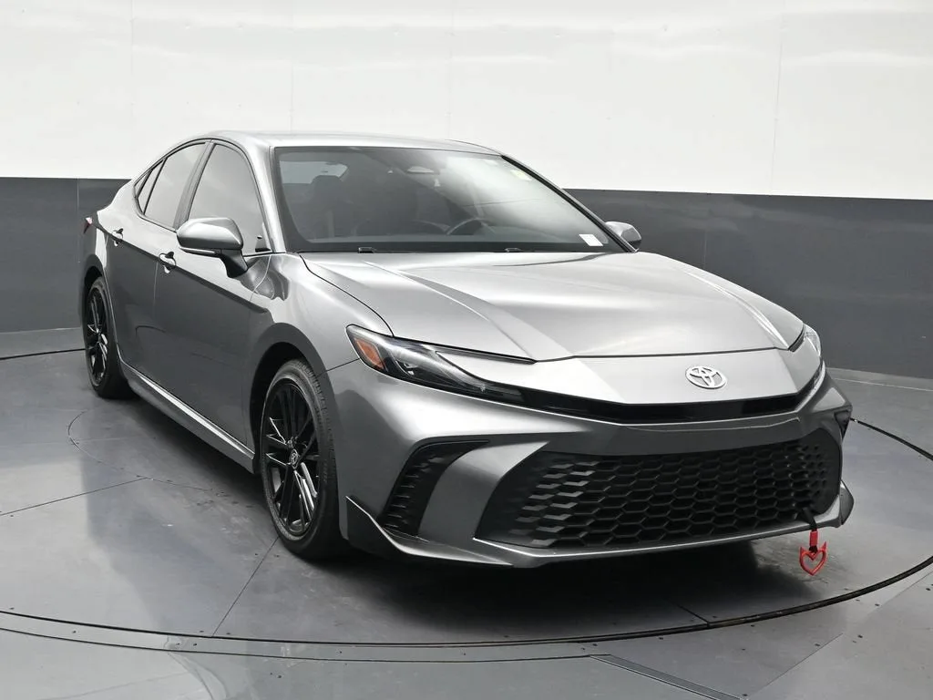 2025 Toyota Camry SE photo 8