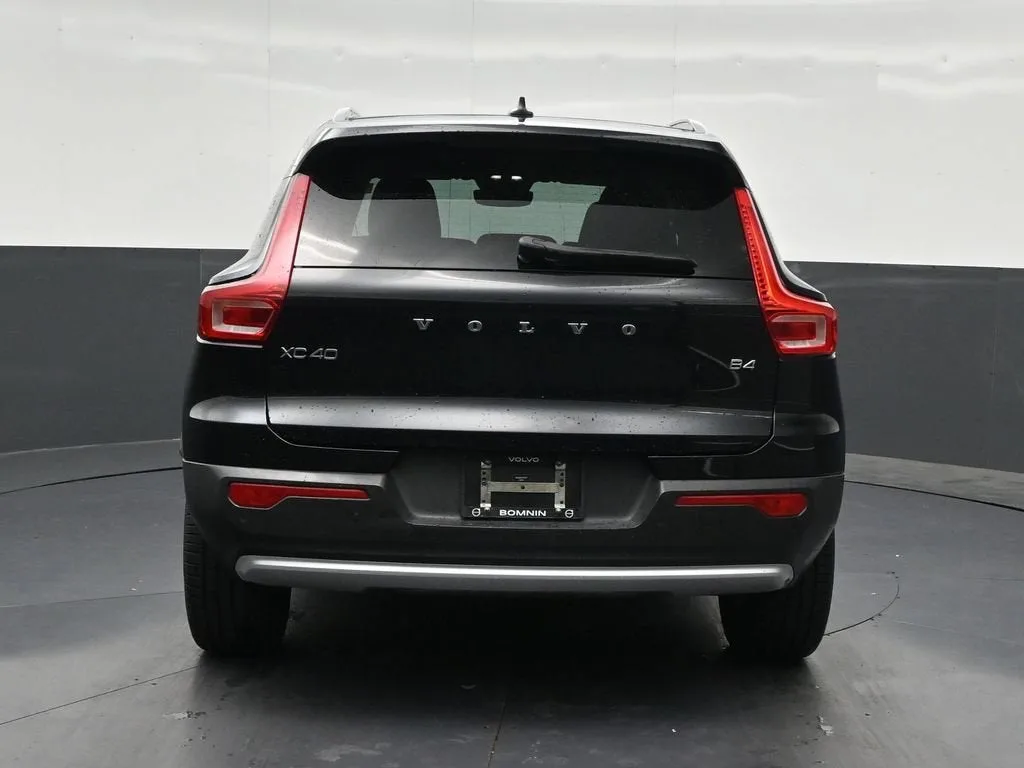 2023 Volvo XC40 B4 Core photo 5