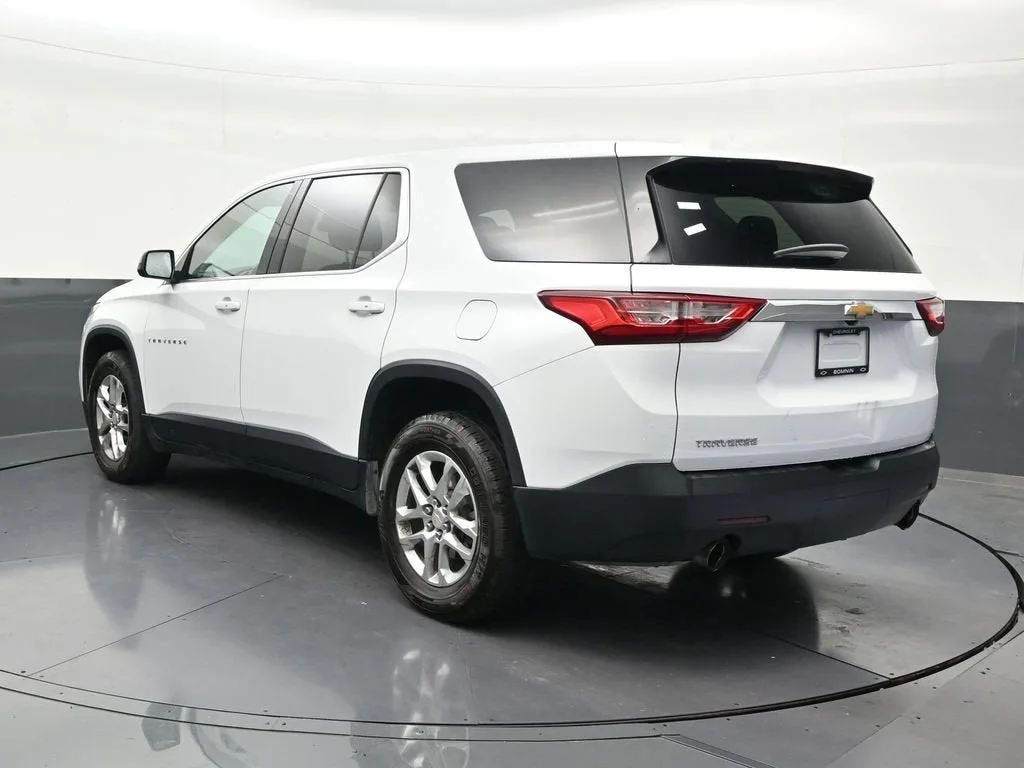 2021 Chevrolet Traverse LS photo 3