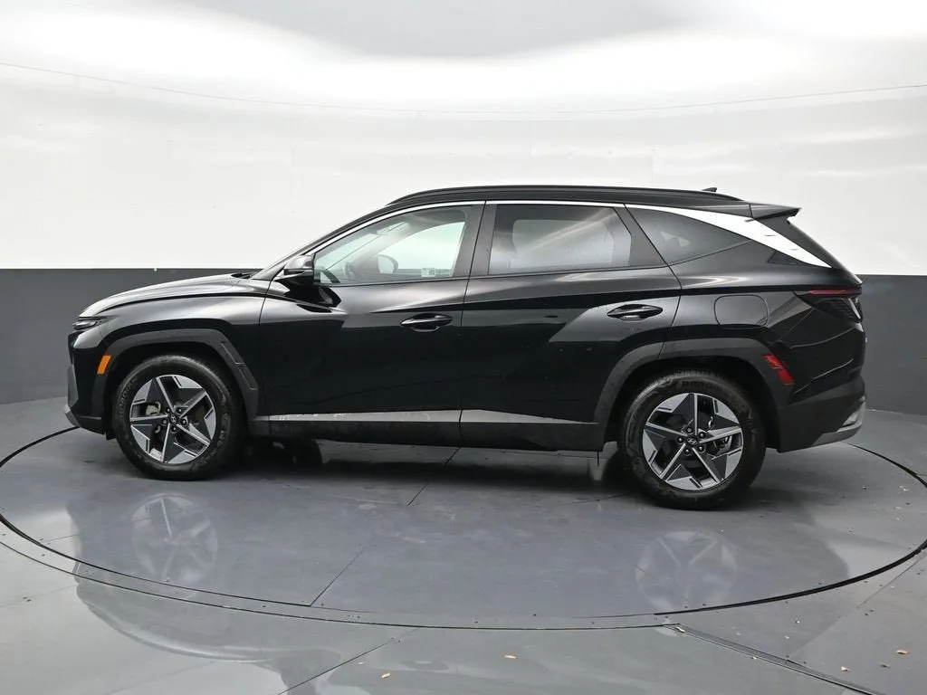 2025 Hyundai Tucson SEL Convenience photo 2
