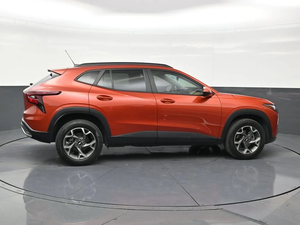 2024 Chevrolet Trax LT photo 5