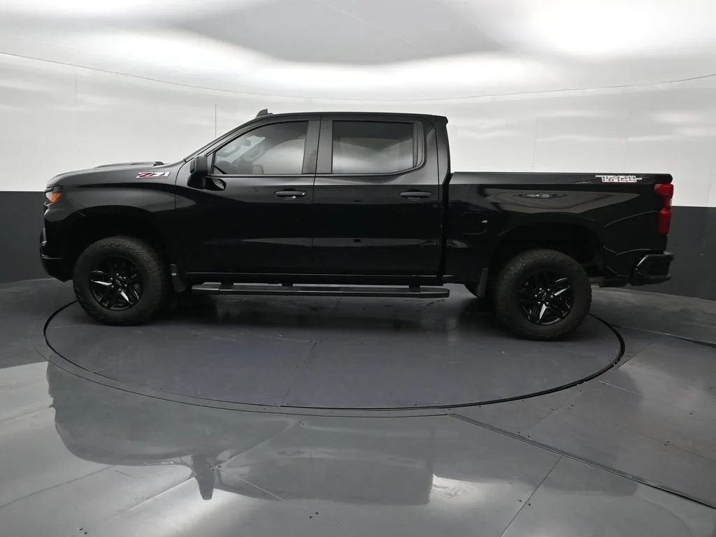 2025 Chevrolet Silverado 1500 Custom Trail Boss photo 2