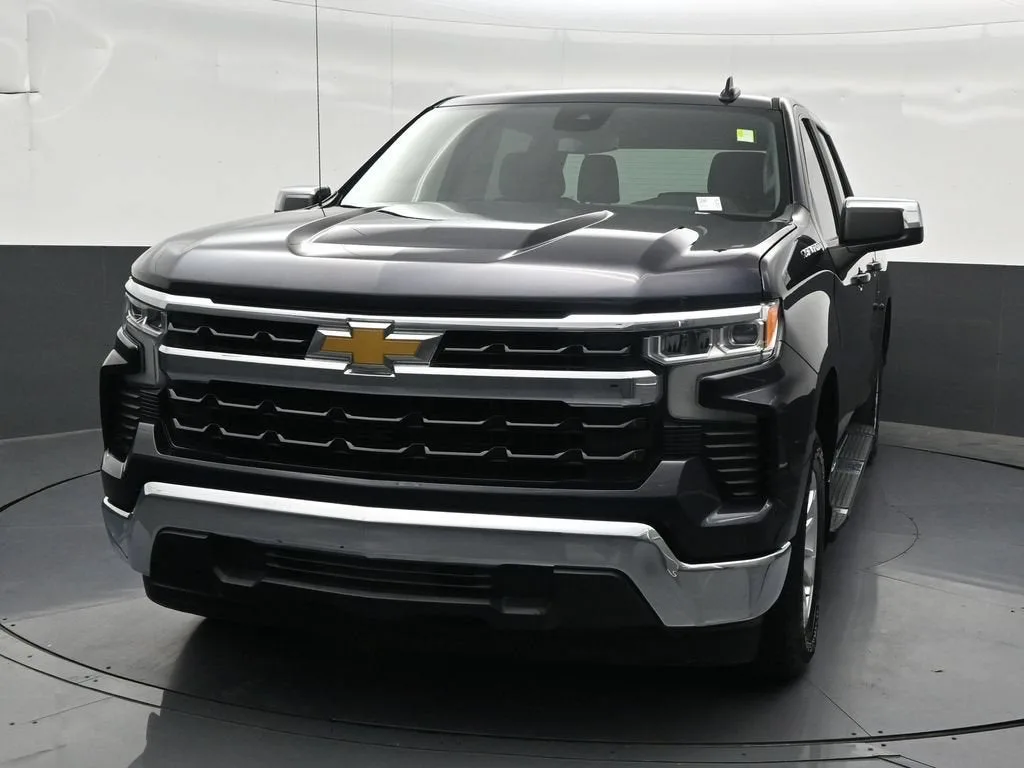 2023 Chevrolet Silverado 1500 LT photo 9
