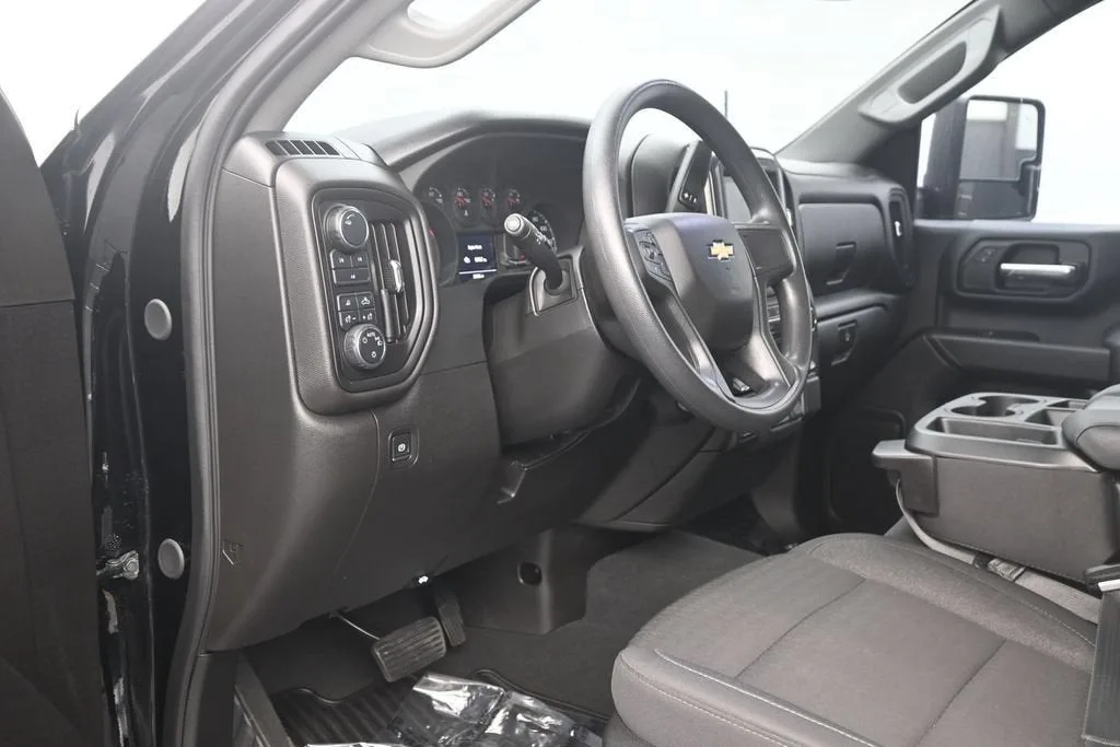 2025 Chevrolet Silverado 2500 HD Custom photo 10