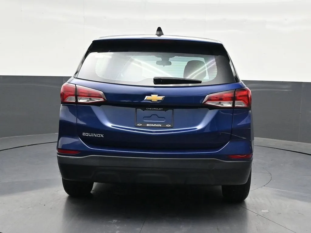 2023 Chevrolet Equinox LS photo 4