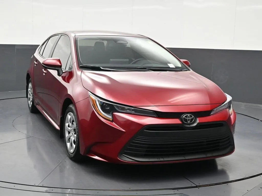2025 Toyota Corolla LE photo 8