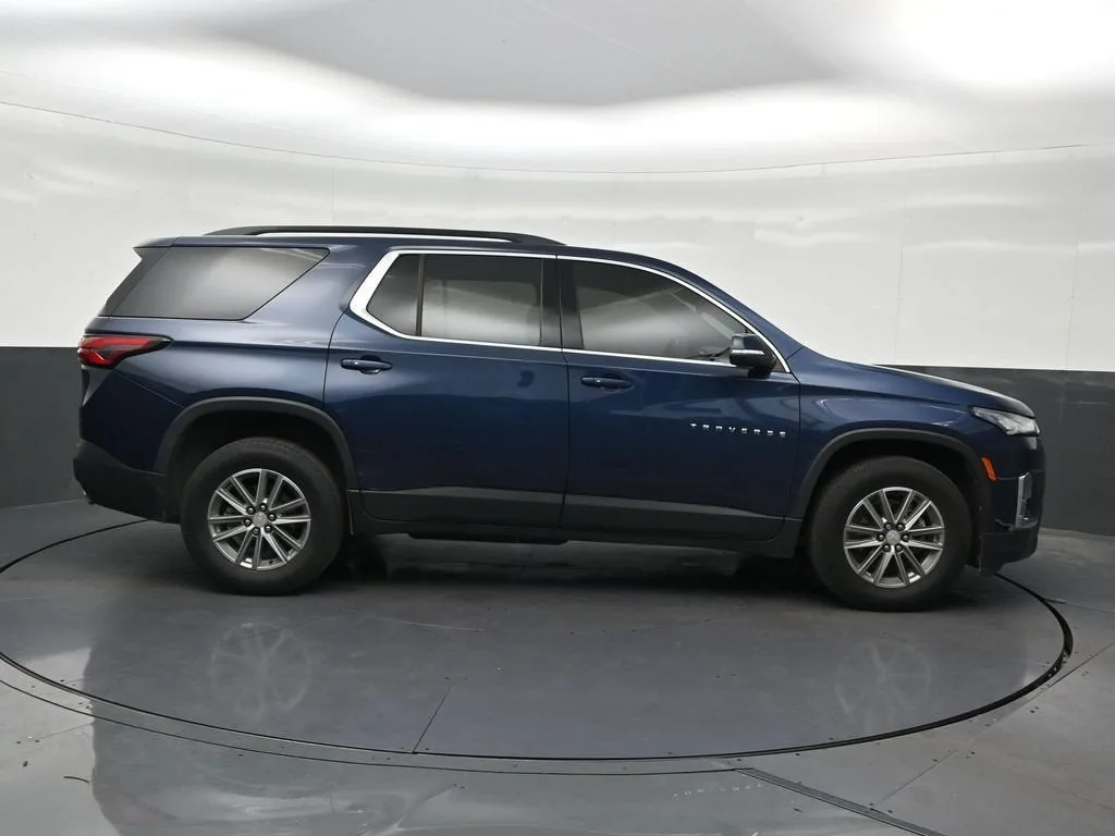 2023 Chevrolet Traverse LT Cloth photo 7