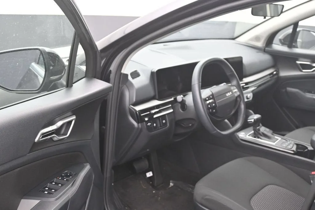 2026 Kia Sportage LX photo 11