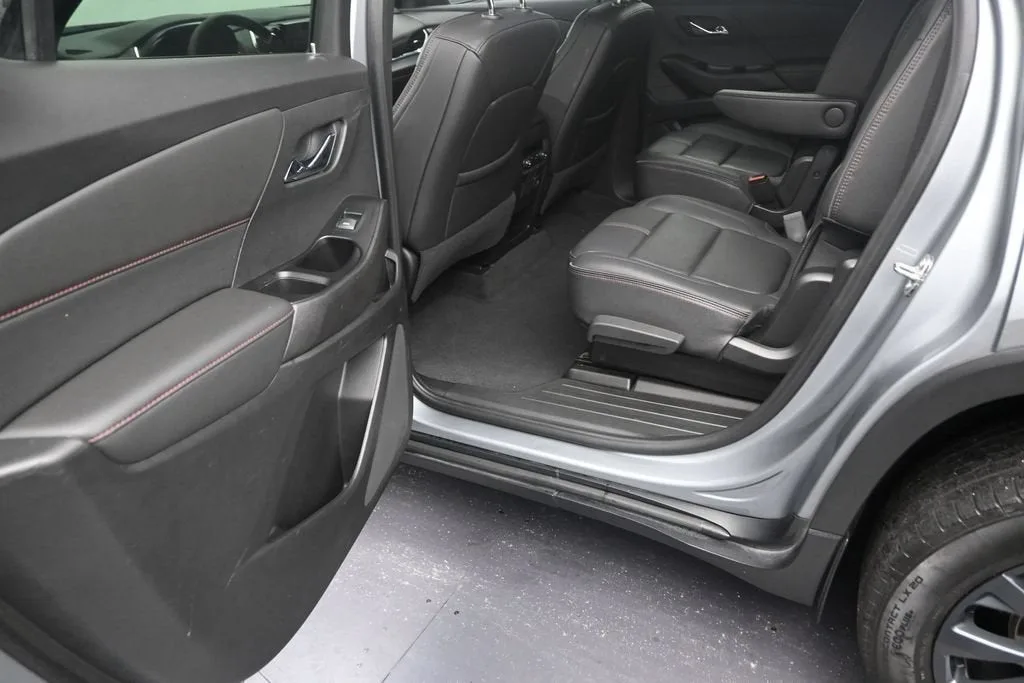2023 Chevrolet Traverse RS photo 12