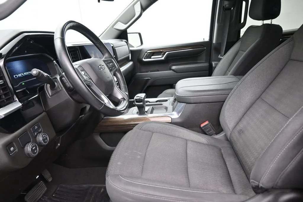 2024 Chevrolet Silverado 1500 RST photo 12