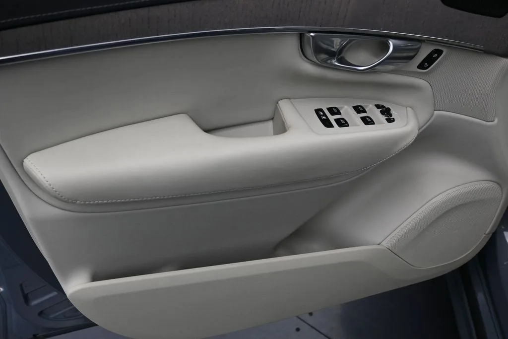 2023 Volvo XC90 B6 Ultimate 7-Seater photo 11