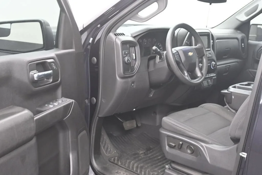 2023 Chevrolet Silverado 1500 Custom photo 11