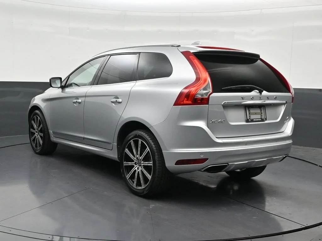 2015 Volvo XC60 T6 Premier Plus photo 3