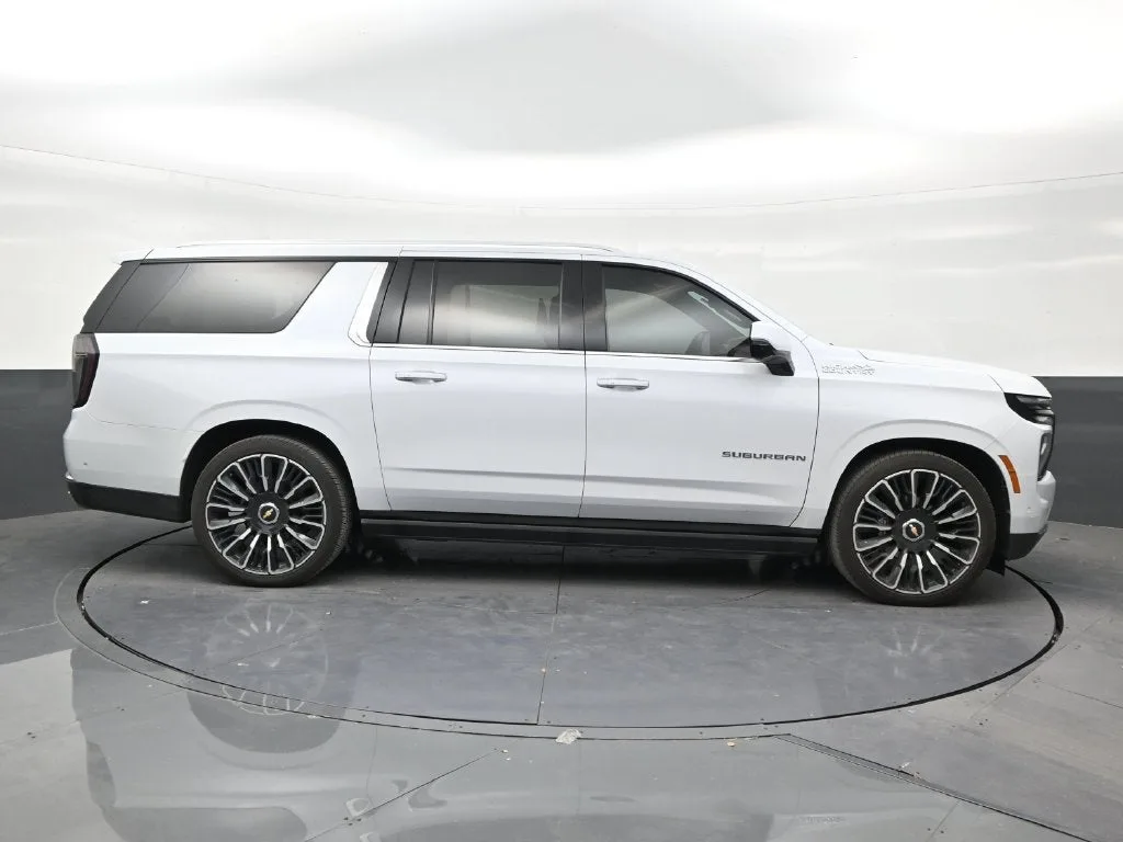 2026 Chevrolet Suburban High Country photo 8