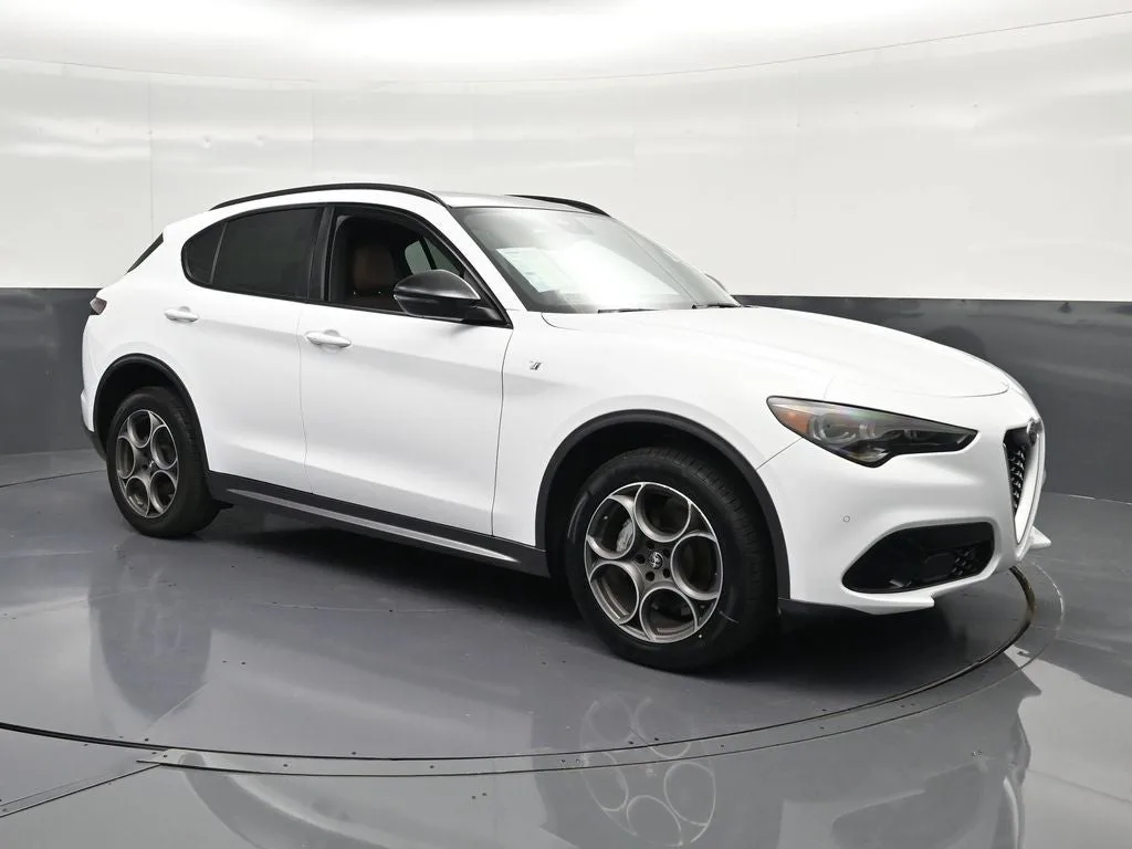 2024 Alfa Romeo Stelvio Ti photo 5