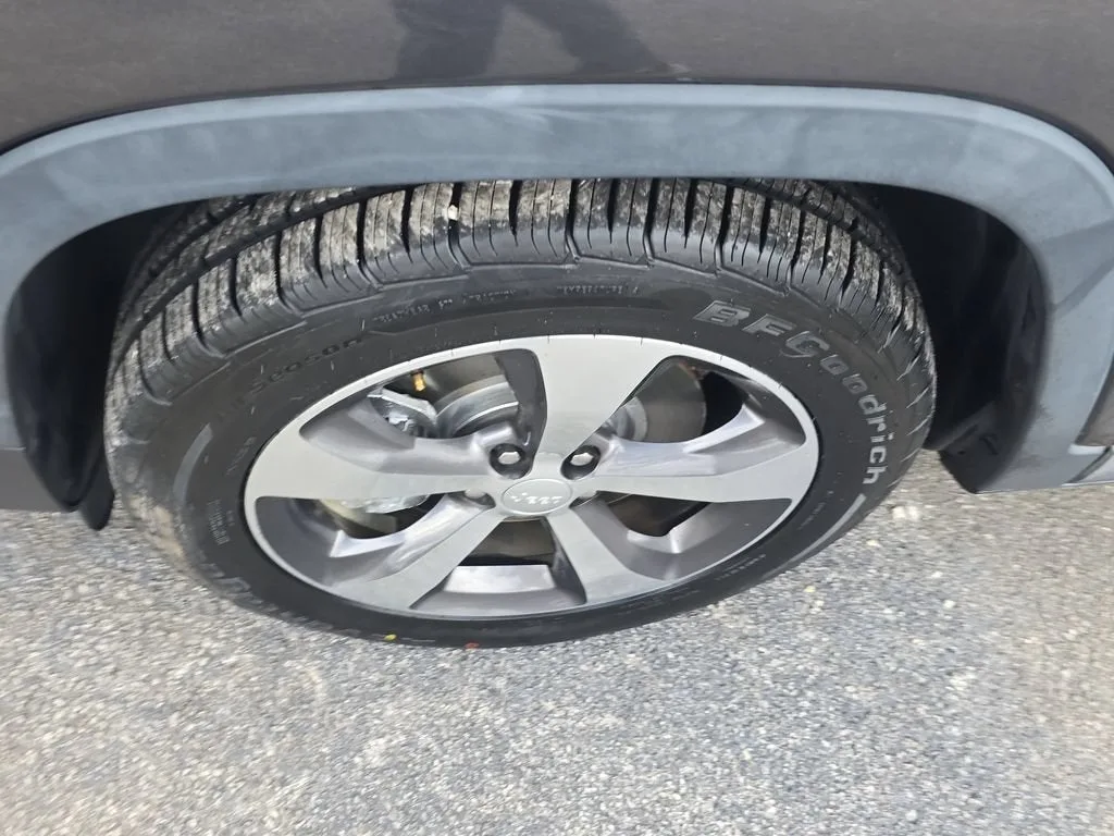 2019 Jeep Cherokee Limited FWD photo 10
